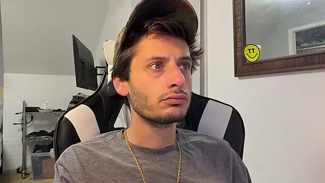 Snapshot of Dylansd chatting on December 24, 2024, 10:28 pm Dylansd online show from December 24, 2024, 10:28 pm