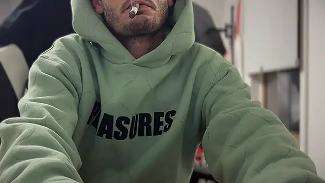 Snapshot of Dylansd chatting on December 13, 2024, 9:02 am Dylansd online show from December 13, 2024, 9:02 am