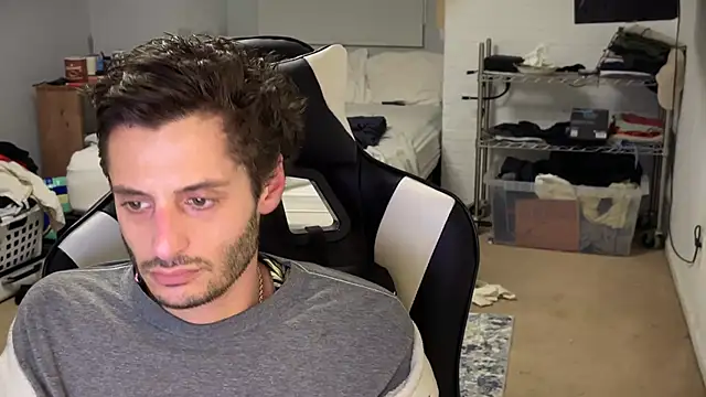 Snapshot of Dylansd chatting on December 25, 2024, 4:54 am Dylansd online show from December 25, 2024, 4:54 am