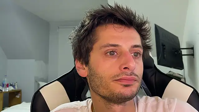 Snapshot of Dylansd chatting on December 22, 2024, 12:28 am Dylansd online show from December 22, 2024, 12:28 am