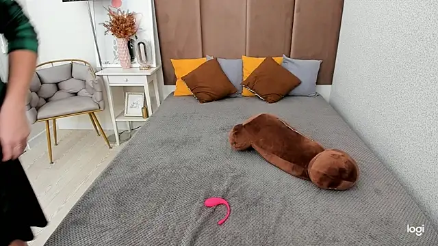 Snapshot of BettyBloom69 chatting on October 22, 2025, 5:18 am BettyBloom69 online show from October 22, 2025, 5:18 am