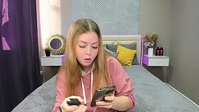 Snapshot of BettyBloom69 chatting on September 17, 2025, 4:47 am BettyBloom69 online show from September 17, 2025, 4:47 am