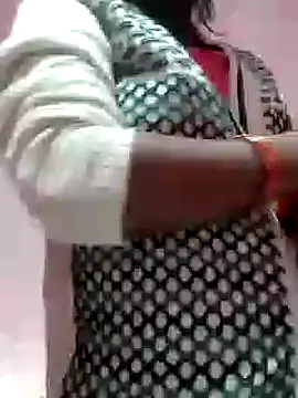 Snapshot of riya_houswife chatting on December 22, 2024, 7:44 am riya houswife online show from December 22, 2024, 7:44 am