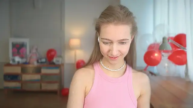 Snapshot of solar_bella chatting on February 17, 2025, 9:46 am solar bella online show from February 17, 2025, 9:46 am