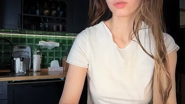 Snapshot of solar_bella chatting on March 1, 2026, 4:23 am solar bella online show from March 1, 2026, 4:23 am