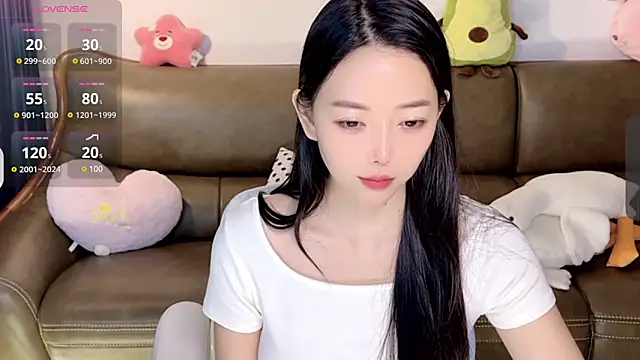 Snapshot of Yilin1999 chatting on January 23, 2025, 7:11 am Yilin1999 online show from January 23, 2025, 7:11 am