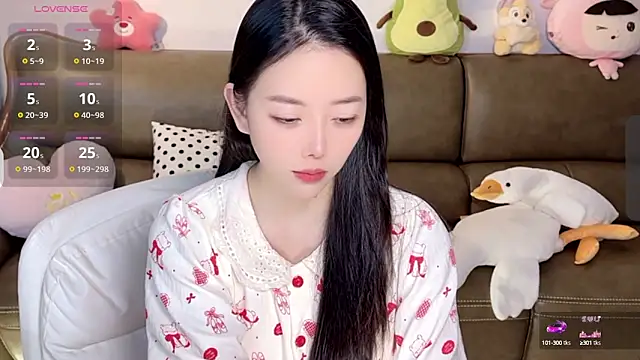 Snapshot of Yilin1999 chatting on February 5, 2025, 5:20 am Yilin1999 online show from February 5, 2025, 5:20 am
