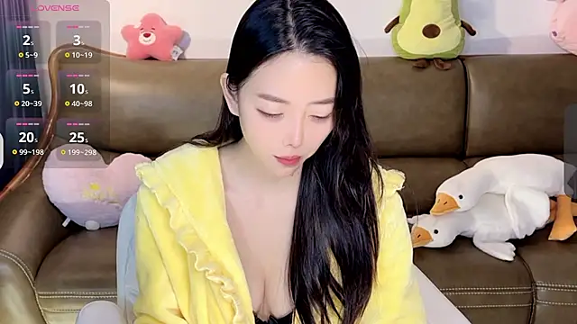 Snapshot of Yilin1999 chatting on January 23, 2025, 4:09 am Yilin1999 online show from January 23, 2025, 4:09 am