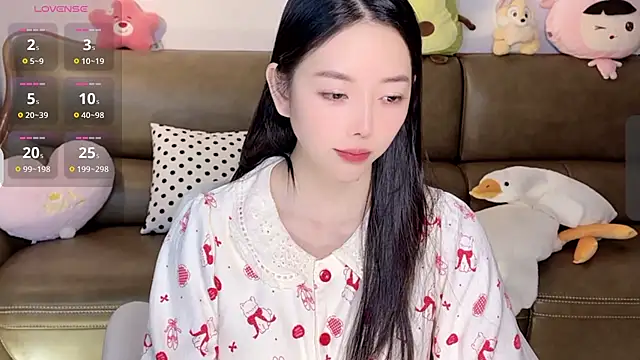 Snapshot of Yilin1999 chatting on February 5, 2025, 8:21 am Yilin1999 online show from February 5, 2025, 8:21 am