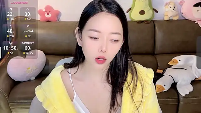 Snapshot of Yilin1999 chatting on February 8, 2025, 2:58 am Yilin1999 online show from February 8, 2025, 2:58 am