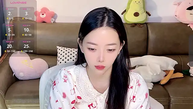 Snapshot of Yilin1999 chatting on January 26, 2025, 10:57 pm Yilin1999 online show from January 26, 2025, 10:57 pm
