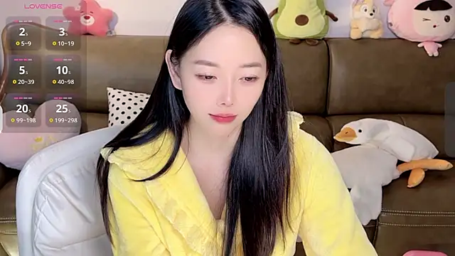 Snapshot of Yilin1999 chatting on February 5, 2025, 12:06 pm Yilin1999 online show from February 5, 2025, 12:06 pm
