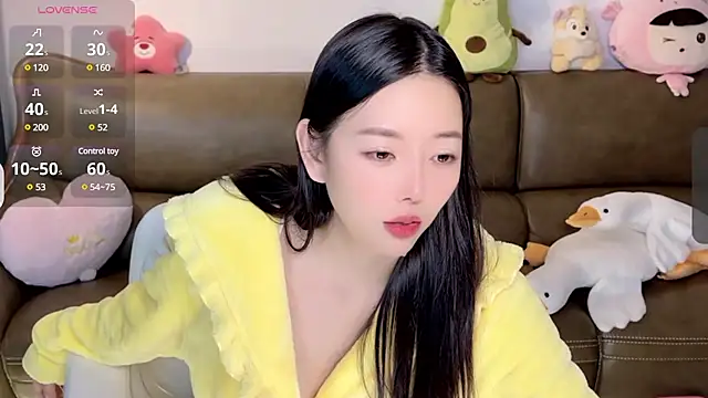 Snapshot of Yilin1999 chatting on February 7, 2025, 5:40 pm Yilin1999 online show from February 7, 2025, 5:40 pm