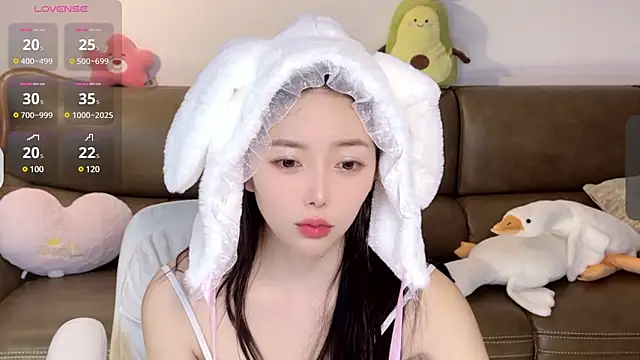 Snapshot of Yilin1999 chatting on February 20, 2025, 2:40 am Yilin1999 online show from February 20, 2025, 2:40 am