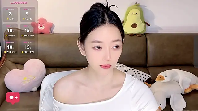 Snapshot of Yilin1999 chatting on February 25, 2025, 12:47 am Yilin1999 online show from February 25, 2025, 12:47 am