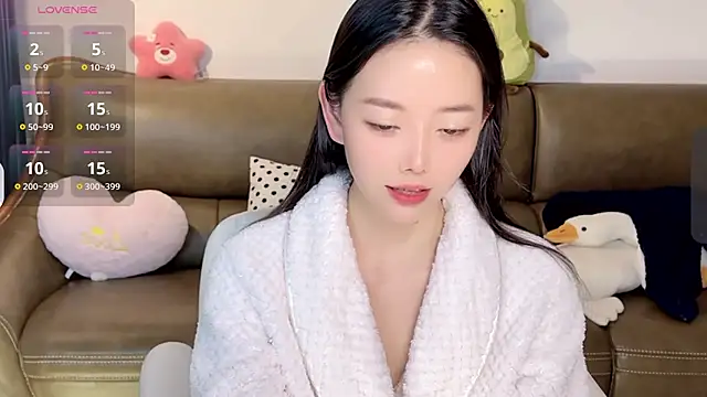 Snapshot of Yilin1999 chatting on February 13, 2025, 4:28 pm Yilin1999 online show from February 13, 2025, 4:28 pm