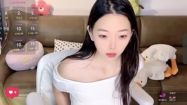 Snapshot of Yilin1999 chatting on March 12, 2025, 12:31 am Yilin1999 online show from March 12, 2025, 12:31 am