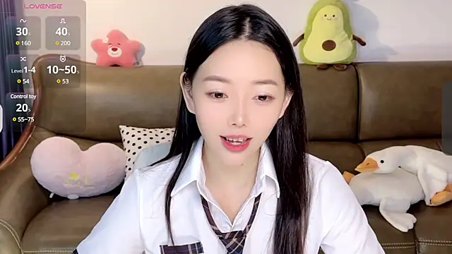 Snapshot of Yilin1999 chatting on February 21, 2025, 1:11 am Yilin1999 online show from February 21, 2025, 1:11 am