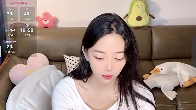 Snapshot of Yilin1999 chatting on February 21, 2025, 10:26 pm Yilin1999 online show from February 21, 2025, 10:26 pm