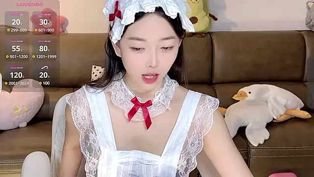 Snapshot of Yilin1999 chatting on February 10, 2025, 4:14 pm Yilin1999 online show from February 10, 2025, 4:14 pm