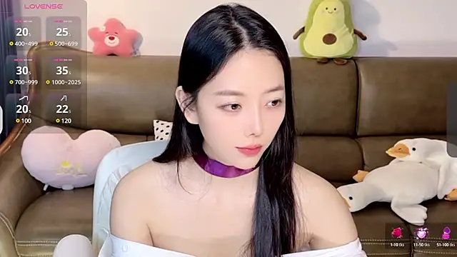Snapshot of Yilin1999 chatting on February 16, 2025, 6:43 pm Yilin1999 online show from February 16, 2025, 6:43 pm
