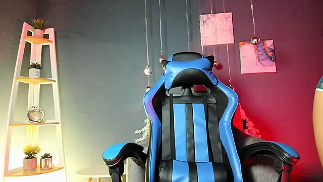 Cami  Smiith online show from December 14, 2024, 3:17 am