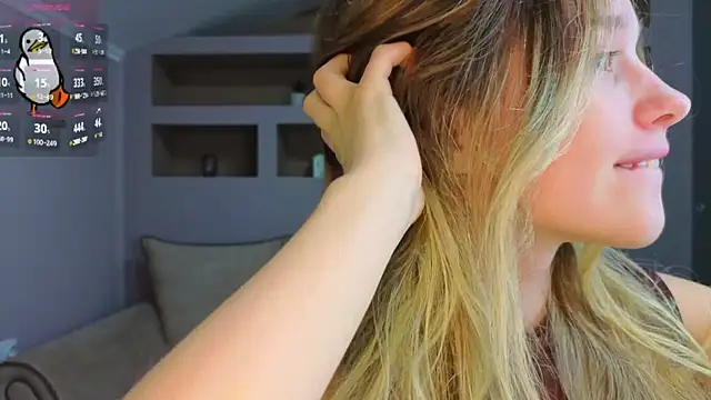 Snapshot of LinaCristonsen chatting on October 14, 2025, 5:24 pm LinaCristonsen online show from October 14, 2025, 5:24 pm