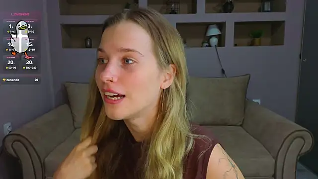 Snapshot of LinaCristonsen chatting on September 30, 2025, 6:03 pm LinaCristonsen online show from September 30, 2025, 6:03 pm