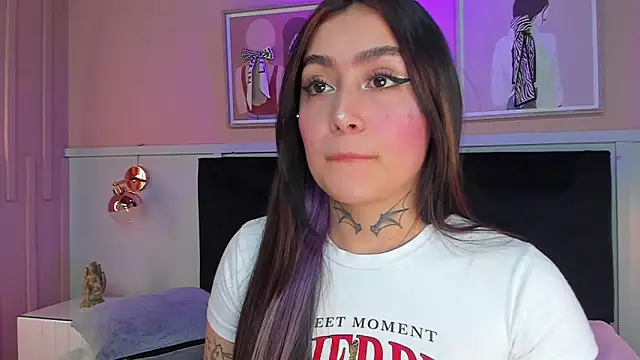 Snapshot of elodie_walker chatting on October 15, 2025, 12:24 pm elodie walker online show from October 15, 2025, 12:24 pm