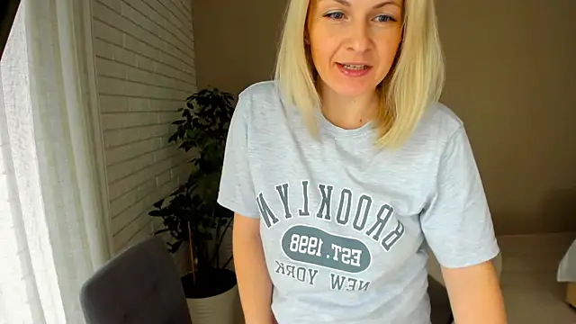 Alicee Gracee online show from February 3, 2025, 7:51 am
