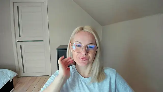 Alicee Gracee online show from February 15, 2025, 12:22 pm