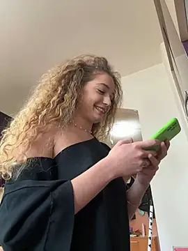 Alexia J online show from December 18, 2024, 2:06 pm
