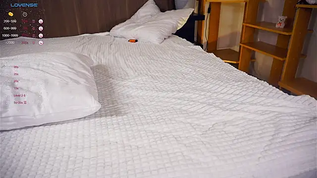 ErleneBrookfield online show from December 14, 2024, 11:29 am