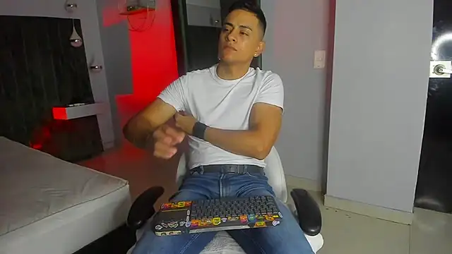 Lucii fer  online show from November 12, 2025, 11:36 am