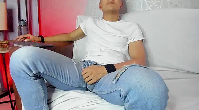 Lucii fer  online show from February 23, 2025, 5:50 pm
