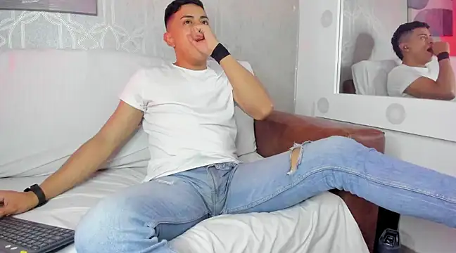 Lucii fer  online show from February 23, 2025, 2:46 pm