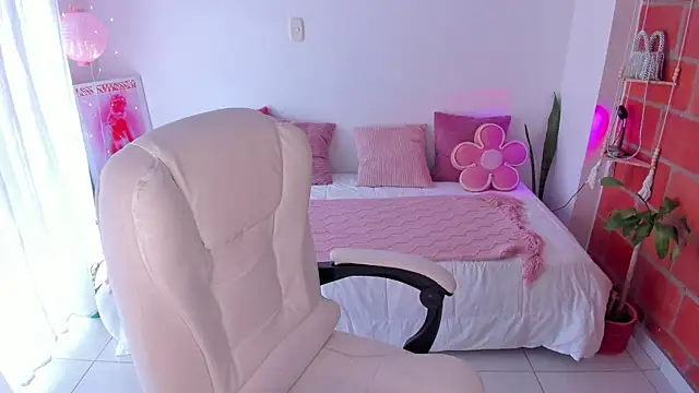 karlahush online show from March 3, 2025, 5:41 pm