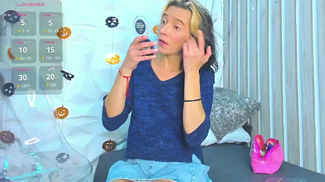 Snapshot of MarieMyller chatting on October 10, 2025, 1:45 pm MarieMyller online show from October 10, 2025, 1:45 pm