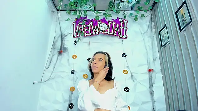 Snapshot of MarieMyller chatting on October 27, 2025, 9:38 pm MarieMyller online show from October 27, 2025, 9:38 pm