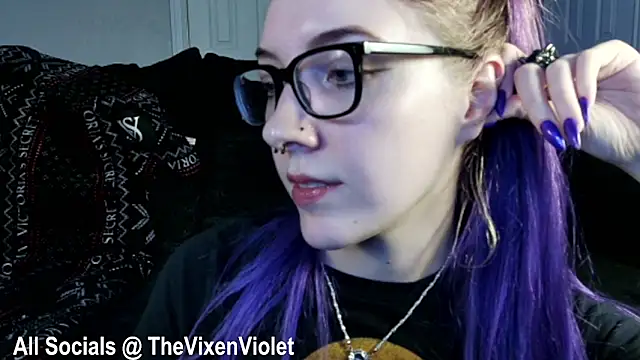 Snapshot of thevixenviolet chatting on December 16, 2024, 5:17 am thevixenviolet online show from December 16, 2024, 5:17 am