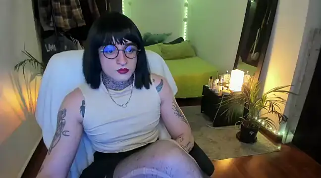 ShiiraVelkor online show from February 5, 2025, 1:04 am