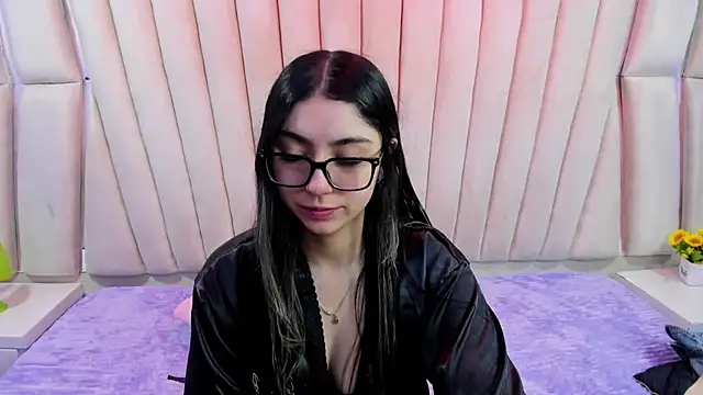 Snapshot of Lucy_Anall_ chatting on February 8, 2026, 10:40 pm Lucy Anall online show from February 8, 2026, 10:40 pm