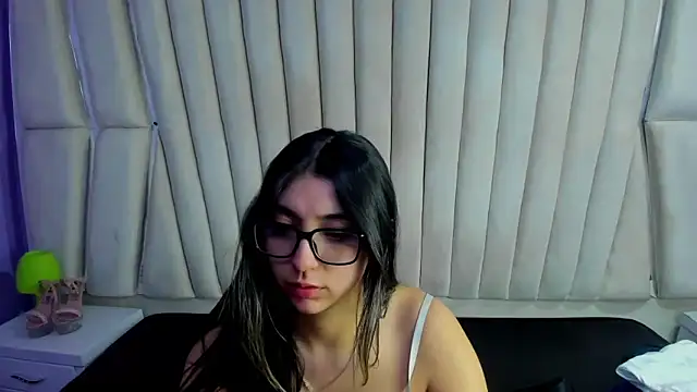 Snapshot of Lucy_Anall_ chatting on March 3, 2026, 11:34 pm Lucy Anall online show from March 3, 2026, 11:34 pm