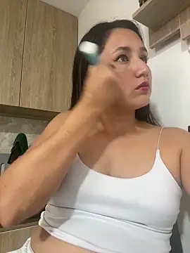 Snapshot of AmaiaFerrer chatting on February 25, 2025, 7:49 pm AmaiaFerrer online show from February 25, 2025, 7:49 pm