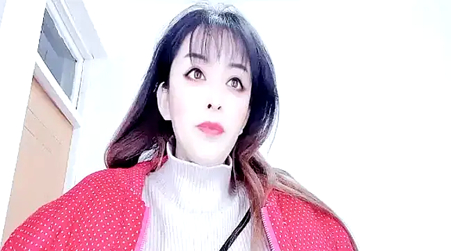 LUIUya online show from December 22, 2024, 1:11 pm