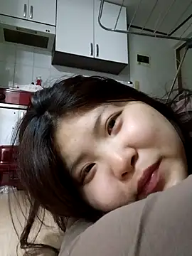 hello098712 online show from March 6, 2025, 12:09 pm