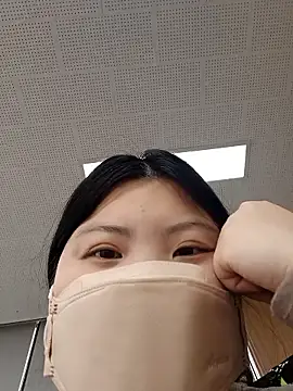 hello098712 online show from November 17, 2025, 3:21 am