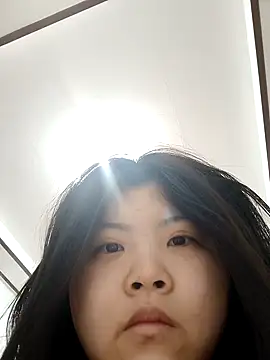 hello098712 online show from March 3, 2025, 12:39 pm