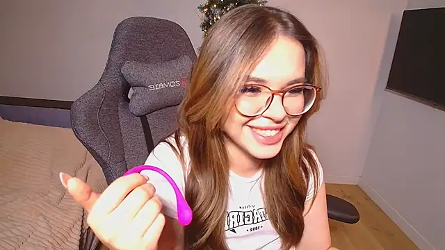 CutiePie3 online show from January 13, 2025, 11:38 pm