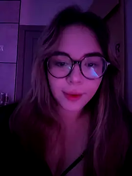 Snapshot of CutiePie3 chatting on October 3, 2025, 8:43 pm CutiePie3 online show from October 3, 2025, 8:43 pm